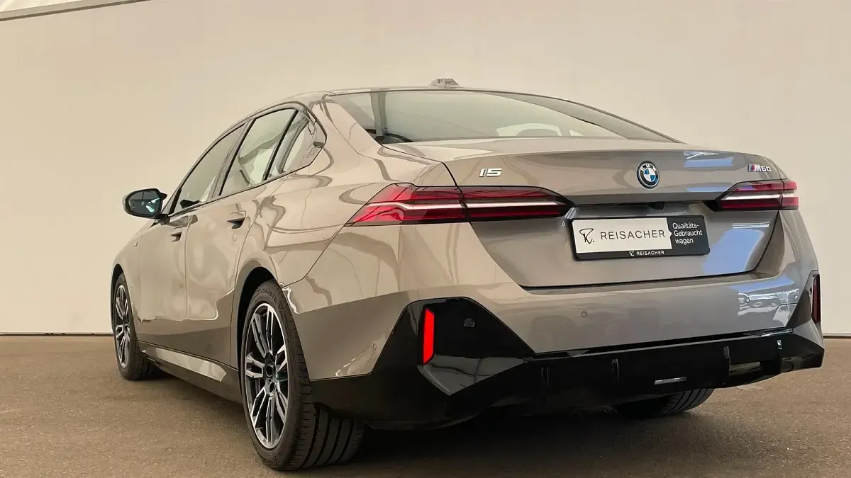 Gebraucht BMW i5 Shadowline 442 kW (601 PS) 2025 Oxidgrau ii metallic Limousine