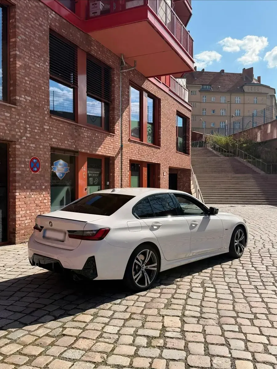 Gebraucht BMW 320e Shadowline 204 PS (150 kW) 2022 Weiß Limousine