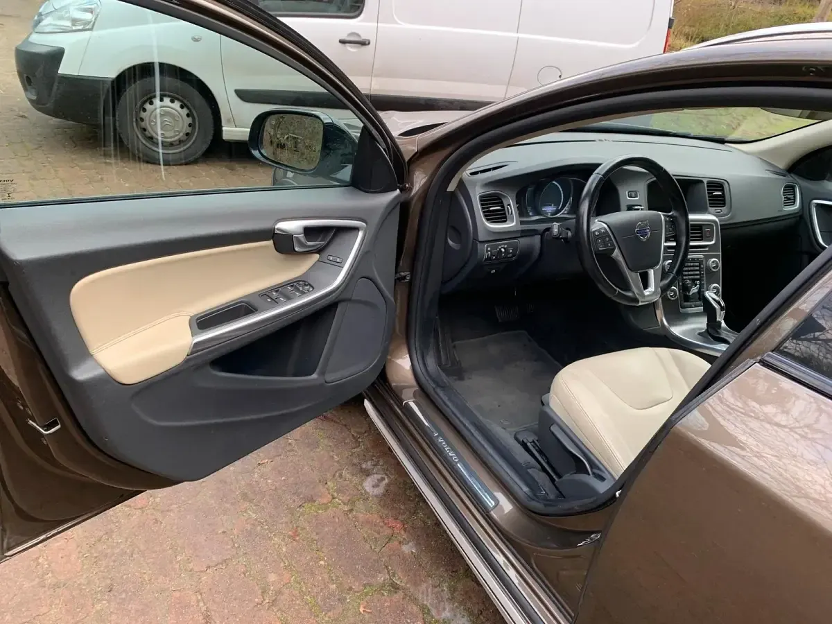 Gebraucht Volvo V60 CC 190 PS (139 kW) 2016 Braun Kombi