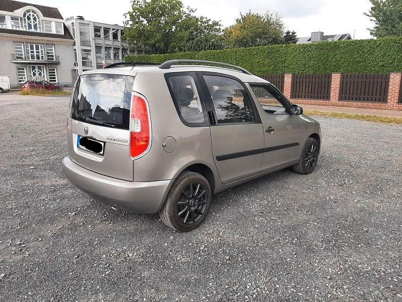 Grau Gebraucht 2013 Skoda Roomster Family Kombi | 3.600 € (Guter Preis) - Bild 1/4