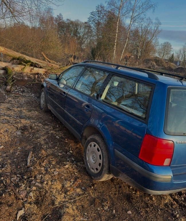 Gebraucht VW Passat Basis 101 PS (74 kW) 1997 Blau Kombi