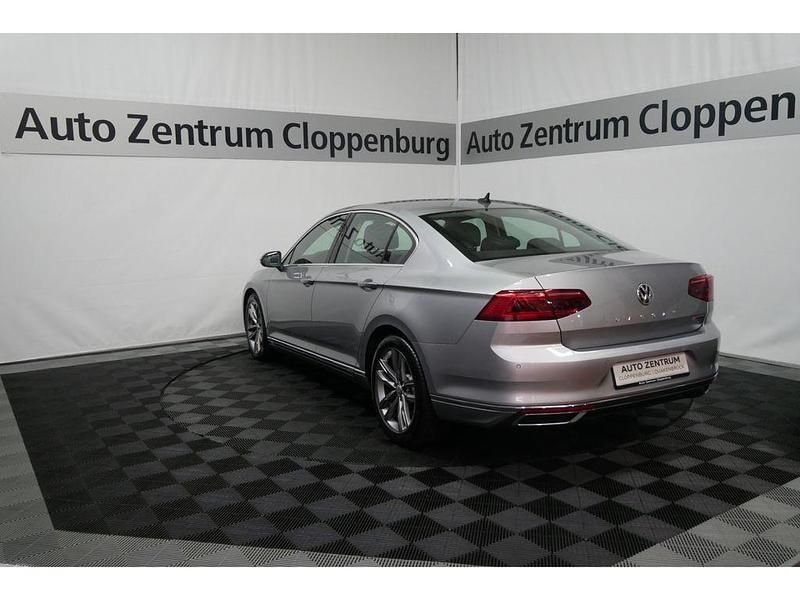 Gebraucht VW Passat Elegance 239 PS (175 kW) 2020 Pyritsilber metallic Limousine