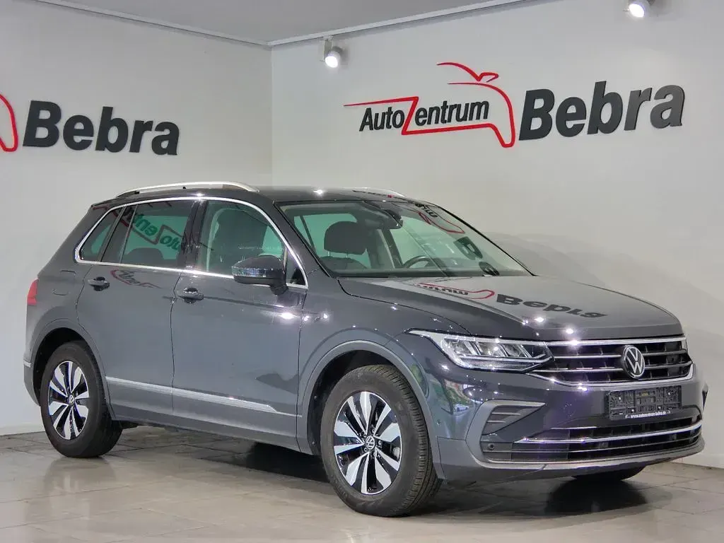 Gebraucht VW Tiguan Move 150 PS (110 kW) 2023 Uranograu/cinza urano SUV