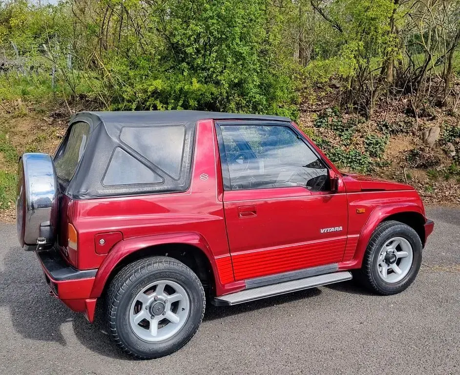 Używany Suzuki Vitara 80 KM (58 kW) 1993 Czerwony Kabriolet