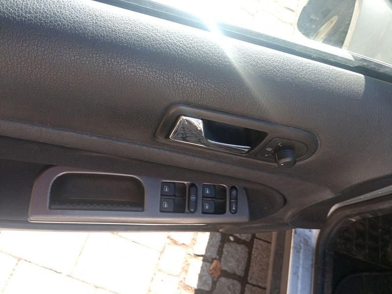 Gebraucht VW Passat 131 PS (96 kW) 2001 Limousine