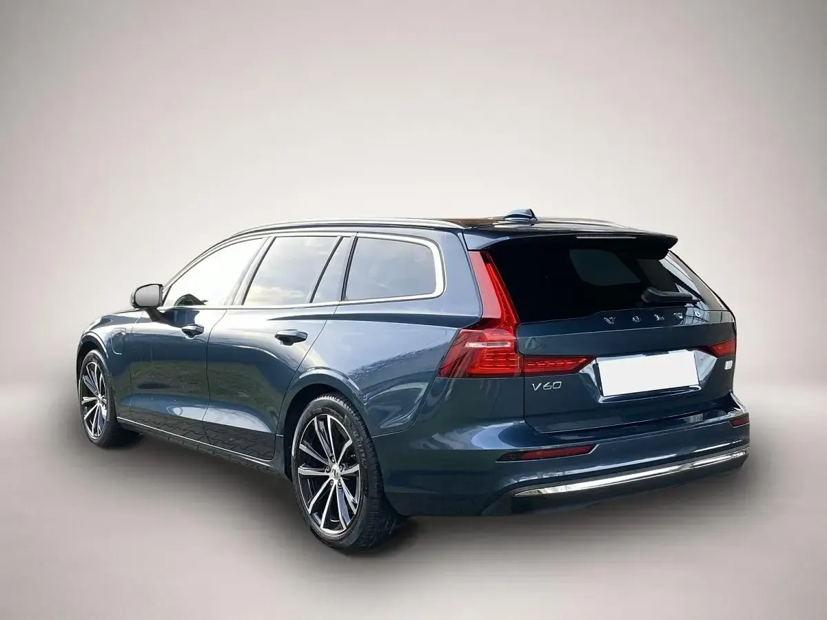 Gebraucht Volvo V60 Core 455 PS (334 kW) 2022 Manufacturer Kombi