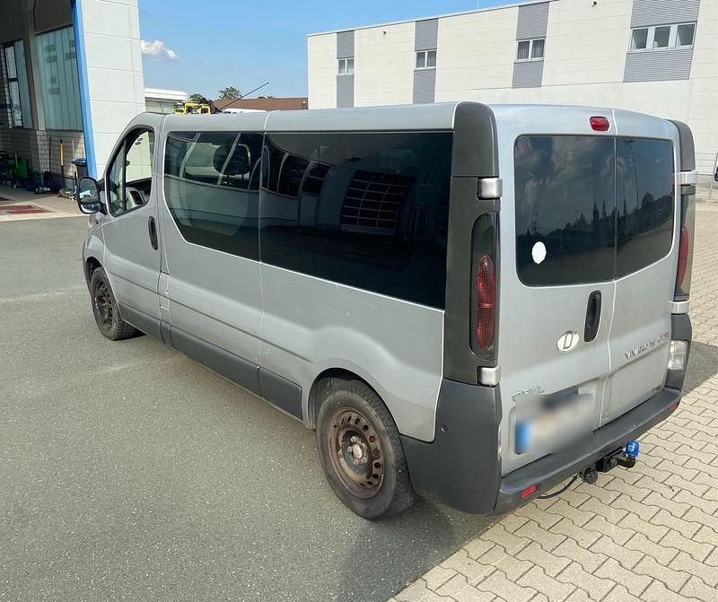 Gebraucht Opel Vivaro 101 PS (74 kW) 2006 Silber Van / Kleinbus