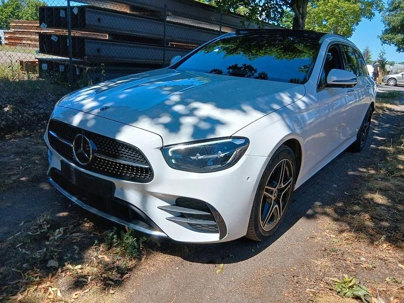 Weiß Gebraucht 2022 Mercedes E300 AMG Kombi | 26.499 € (Superpreis) - Bild 1/4