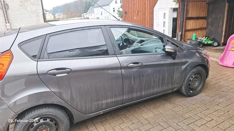 Gebraucht Ford Fiesta 101 PS (74 kW) 2015 Grau Kleinwagen