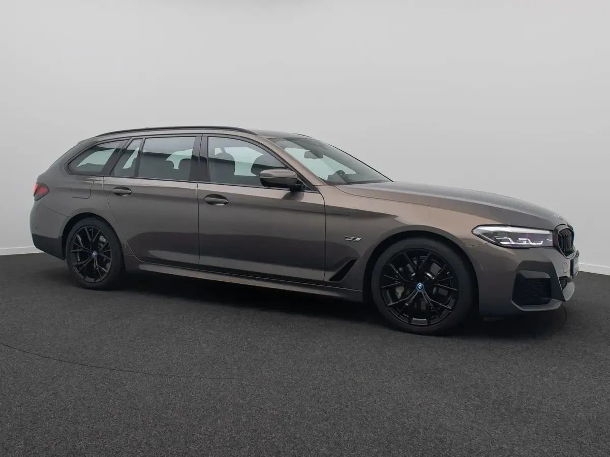 Gebraucht BMW 530e M Sport 292 PS (214 kW) 2022 Grau Limousine