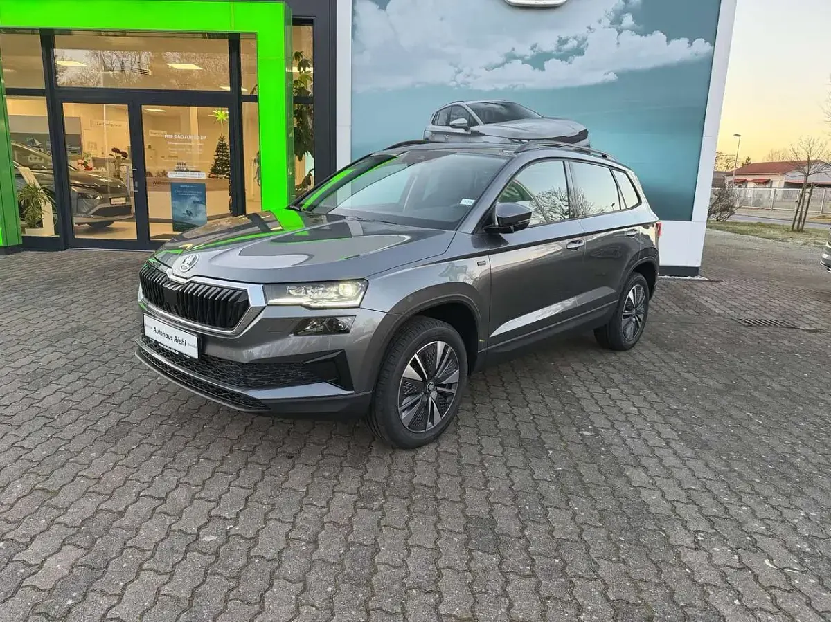 Neu Skoda Karoq Tour 150 PS (110 kW) 2026 Graphitegrau metallic SUV