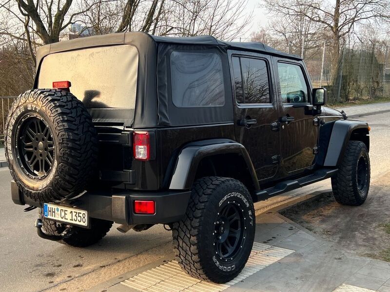 Schwarz Gebraucht 2013 Jeep Wrangler Unlimited Sahara SUV | 28.990 € (Guter Preis) - Bild 1/4
