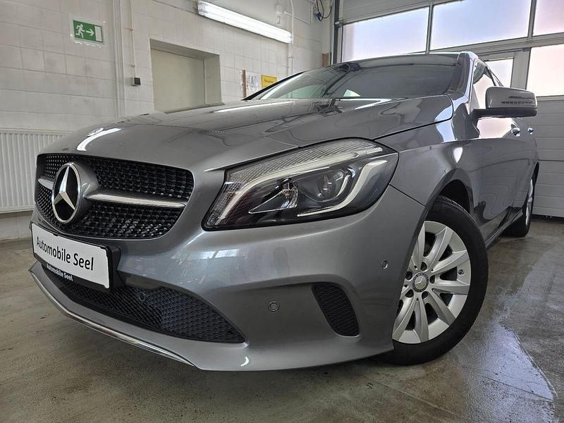 Mountaingrau Gebraucht 2015 Mercedes A200 Limousine | 11.990 € (Fairer Preis) - Bild 1/4