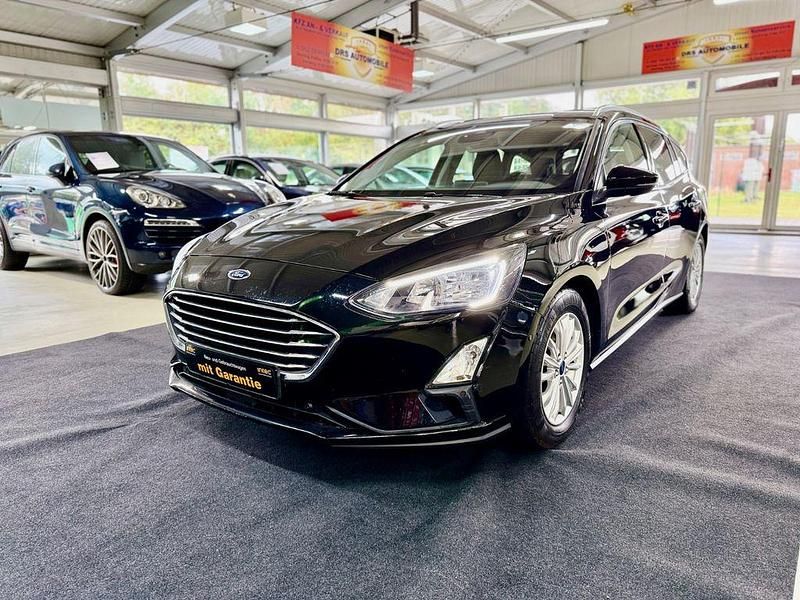 Schwarz Gebraucht 2020 Ford Focus Titanium Limousine | 7.990 € (Fairer Preis) - Bild 1/4
