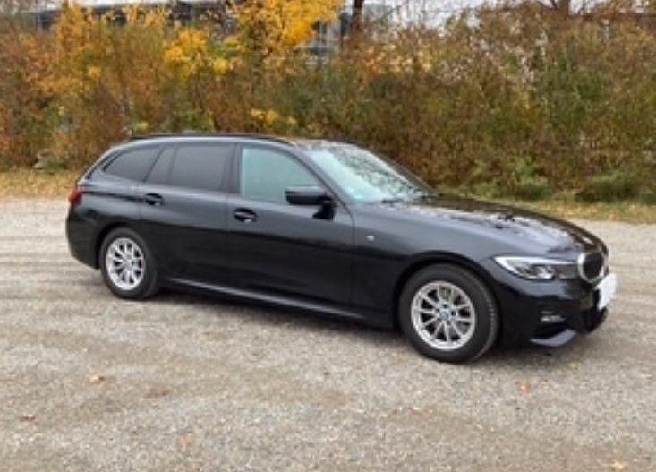 Schwarz Gebraucht 2021 BMW 320 M Sport Kombi | 32.000 € (Fairer Preis) - Bild 1/4