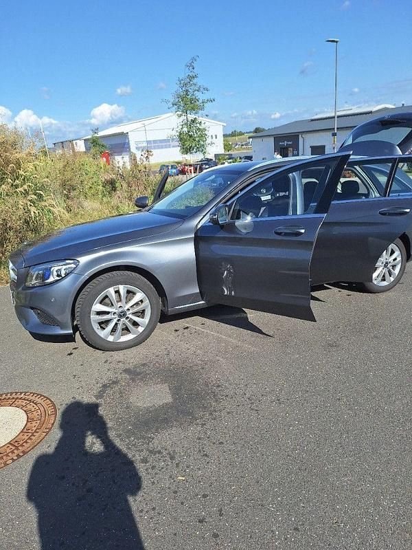 Gebraucht Mercedes C220 194 PS (142 kW) 2019 Grau Kombi