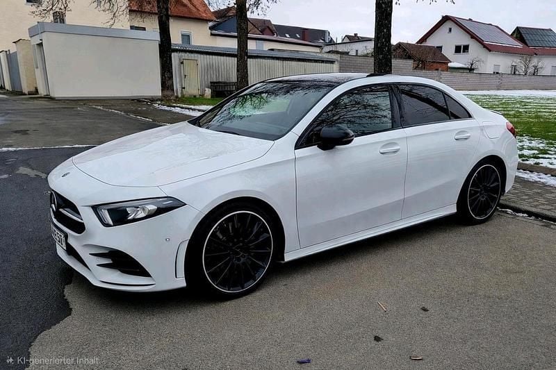 Weiß Gebraucht 2021 Mercedes A250 Limousine | 29.999 € (Etwas zu teuer) - Bild 1/4
