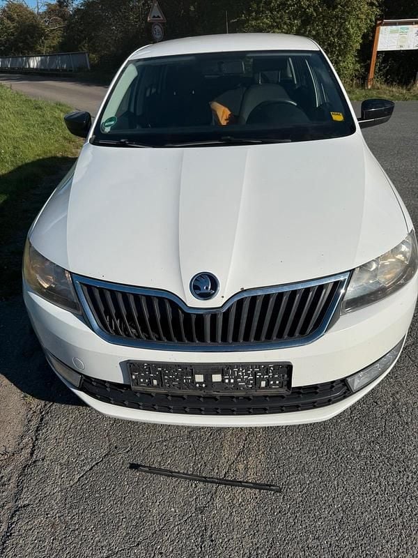 Weiß Gebraucht 2014 Skoda Rapid Kombi | 3.000 € (Superpreis) - Bild 1/4