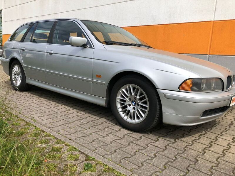 Gebraucht BMW 525 Sport Line 163 PS (119 kW) 2001 Silber Kombi