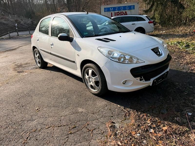 Gebraucht Peugeot 206+ 75 PS (55 kW) 2010 Weiß Kleinwagen