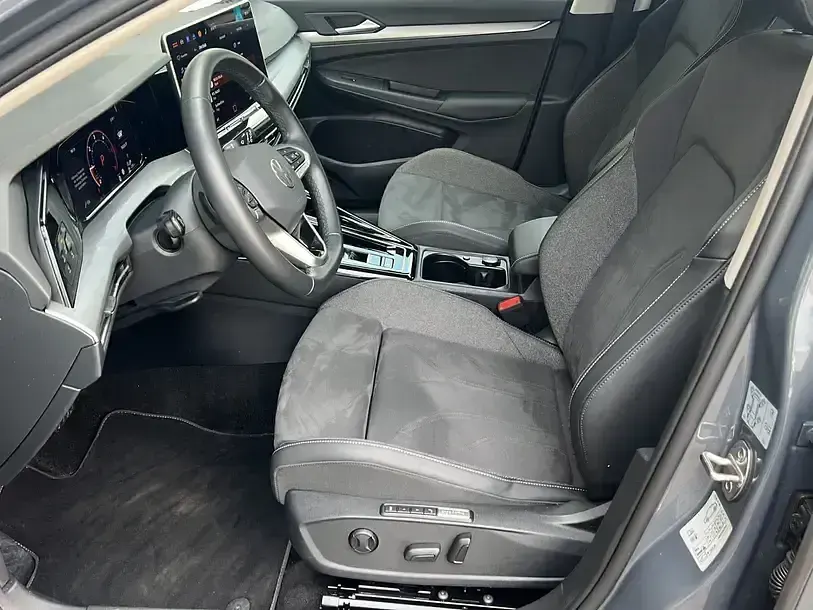 Gebraucht VW Golf VIII Style 150 PS (110 kW) 2025 Grau Limousine