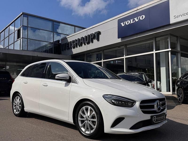 Weiß Gebraucht 2019 Mercedes B220 Progressive Van / Kleinbus | 23.700 € (Fairer Preis) - Bild 1/4