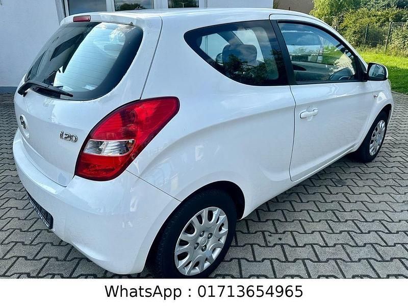 Gebraucht Hyundai i20 Edition 77 PS (56 kW) 2011 Weiß Kleinwagen