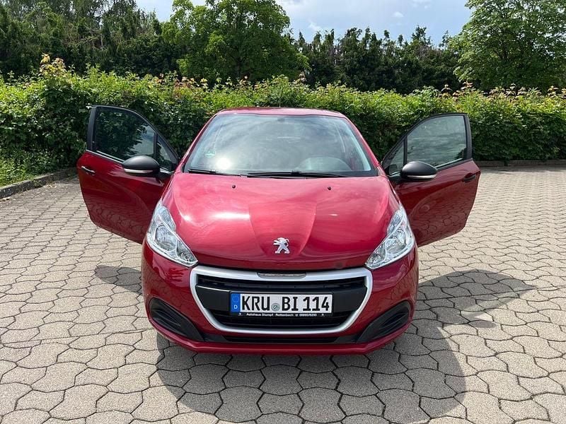 Gebraucht Peugeot 208 68 PS (50 kW) 2017 Rot Kleinwagen