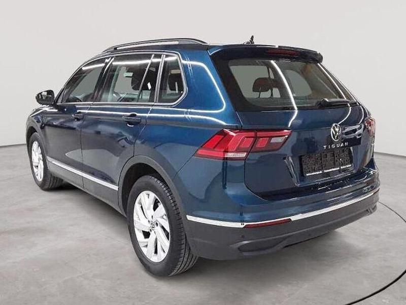Gebraucht VW Tiguan Life 200 PS (147 kW) 2021 Nightshade blue metallic SUV