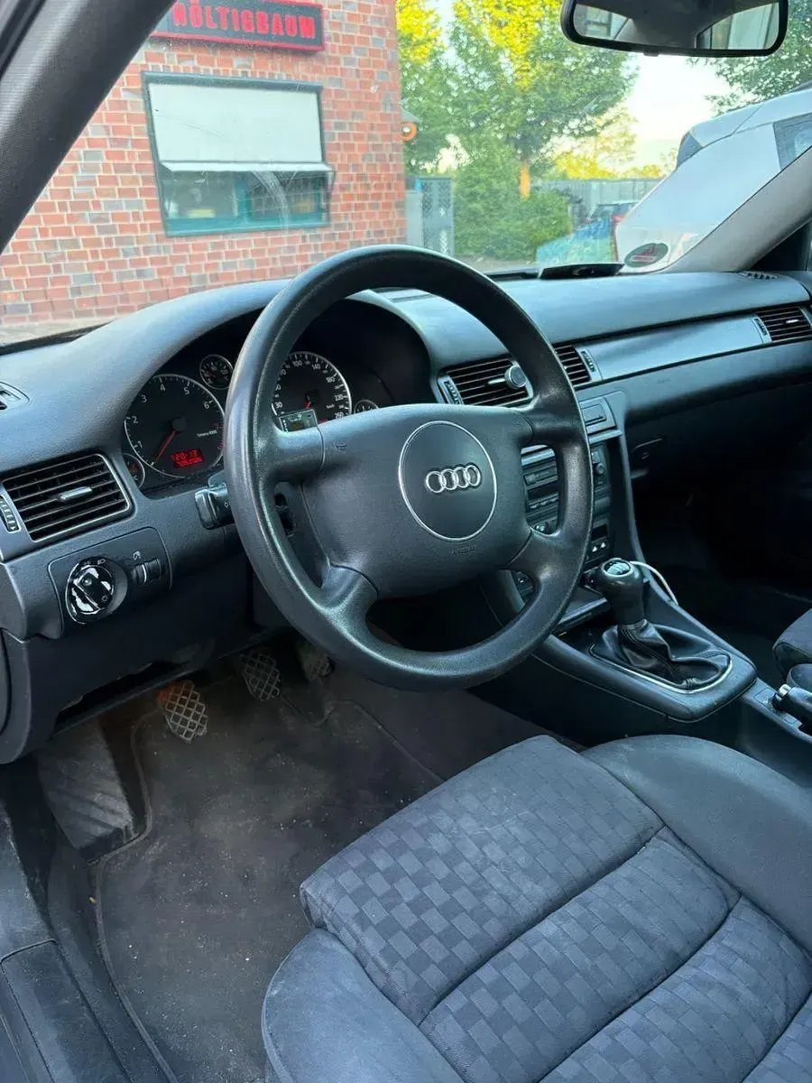 Używany Audi A6 170 KM (125 kW) 2001 Srebrny Sedan/Limuzyna