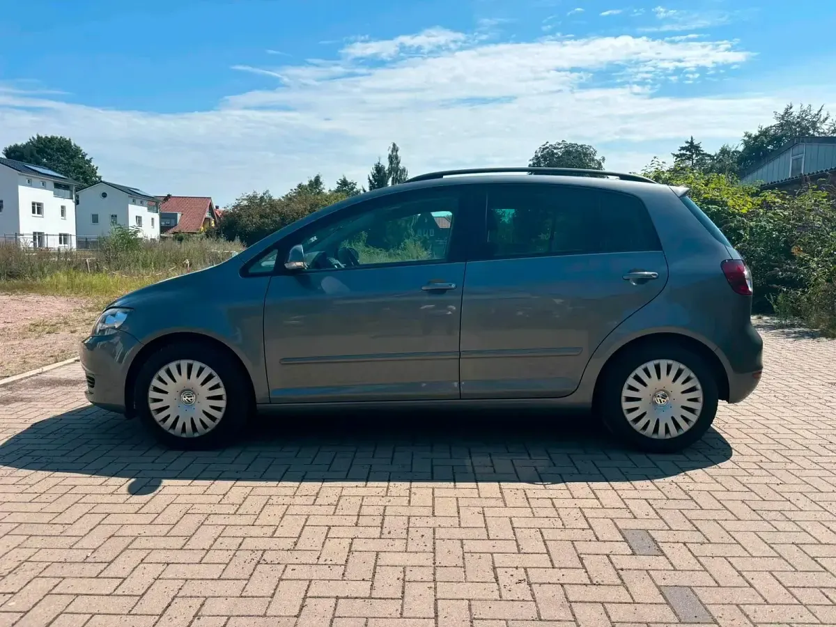 Gebraucht VW Golf Plus Cross 105 PS (77 kW) 2011 Grau Limousine