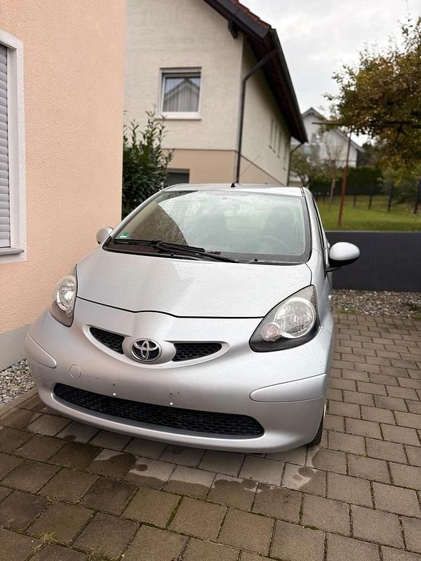 Silber Gebraucht 2007 Toyota Aygo Kleinwagen | 1.800 € (Fairer Preis) - Bild 1/4