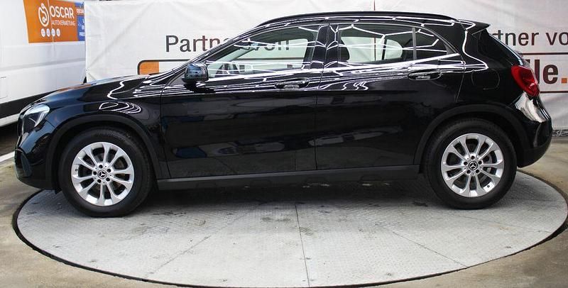 Gebraucht Mercedes GLA180 122 PS (89 kW) 2019 Nachtschwarz SUV
