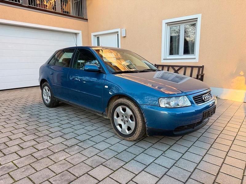 Blau Gebraucht 2002 Audi A3 Limousine | 5.000 € - Bild 1/4