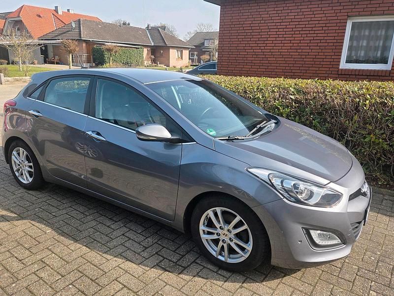 Gebraucht Hyundai i30 128 PS (94 kW) 2012 Grau Limousine
