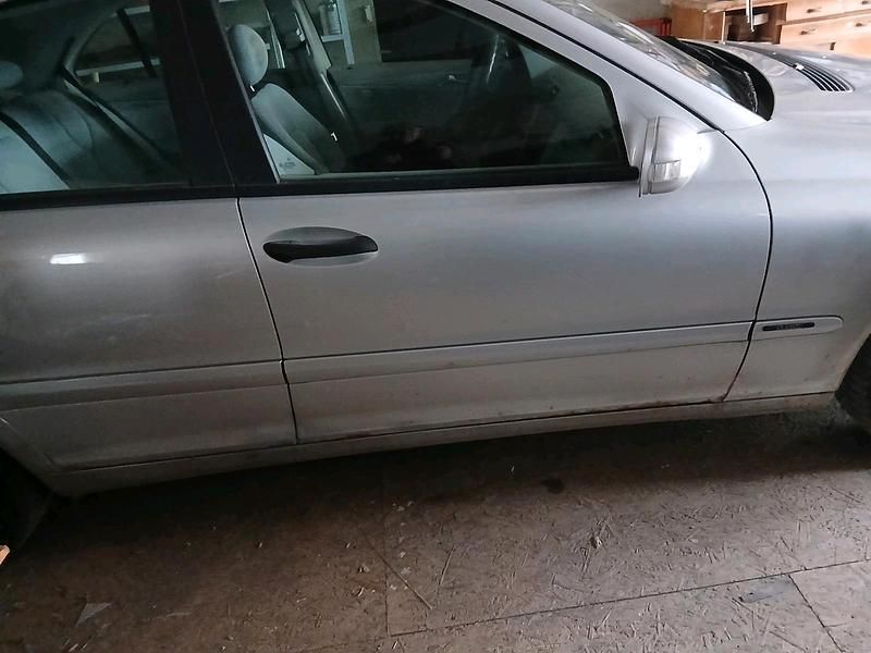 Gebraucht Mercedes C200 140 PS (102 kW) 2002 Grau Limousine