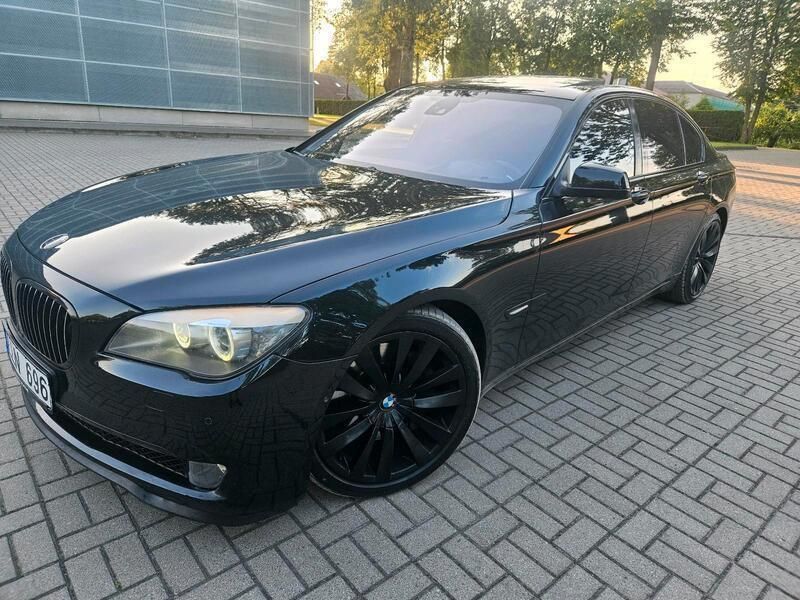 Schwarz Gebraucht 2013 BMW 750 Limousine | 7.500 € - Bild 1/4