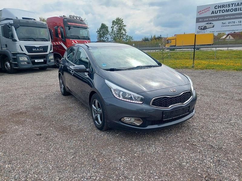 Usata Kia Ceed 90 CV (66 kW) 2013 Grigio Utilitaria