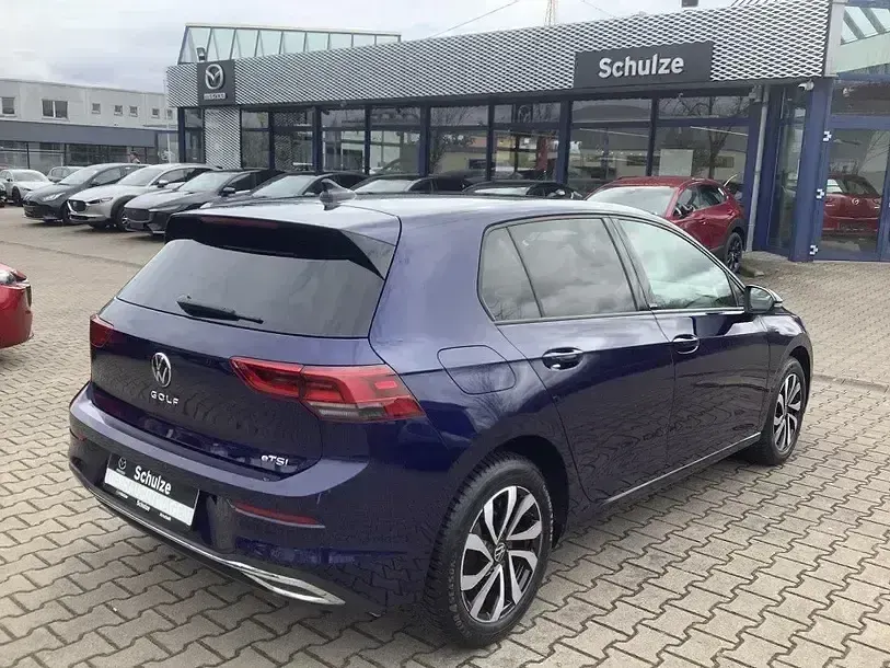 Gebraucht VW Golf VIII Active 131 PS (96 kW) 2022 Blau Limousine