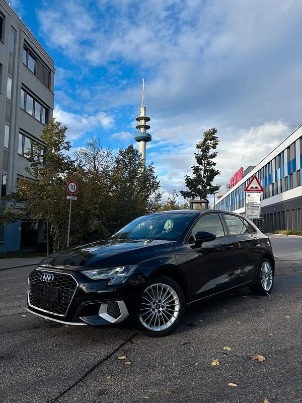 Schwarz Gebraucht 2021 Audi A3 e-tron Ambiente Kleinwagen | 18.900 € (Superpreis) - Bild 1/4