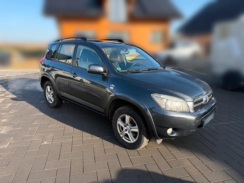 Grau Gebraucht 2007 Toyota RAV4 SUV | 7.500 € (Etwas zu teuer) - Bild 1/4