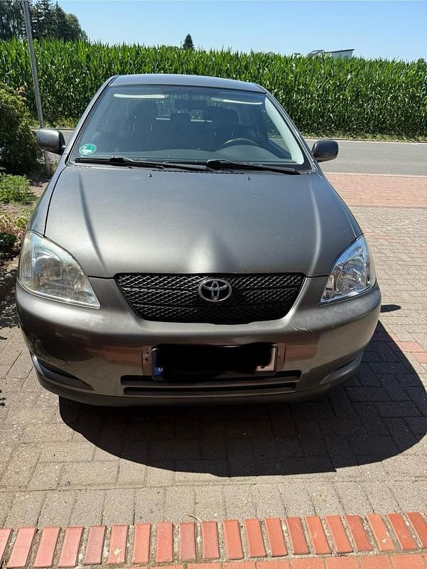 Grau Gebraucht 2002 Toyota Corolla Limousine | 2.000 € (Fairer Preis) - Bild 1/4