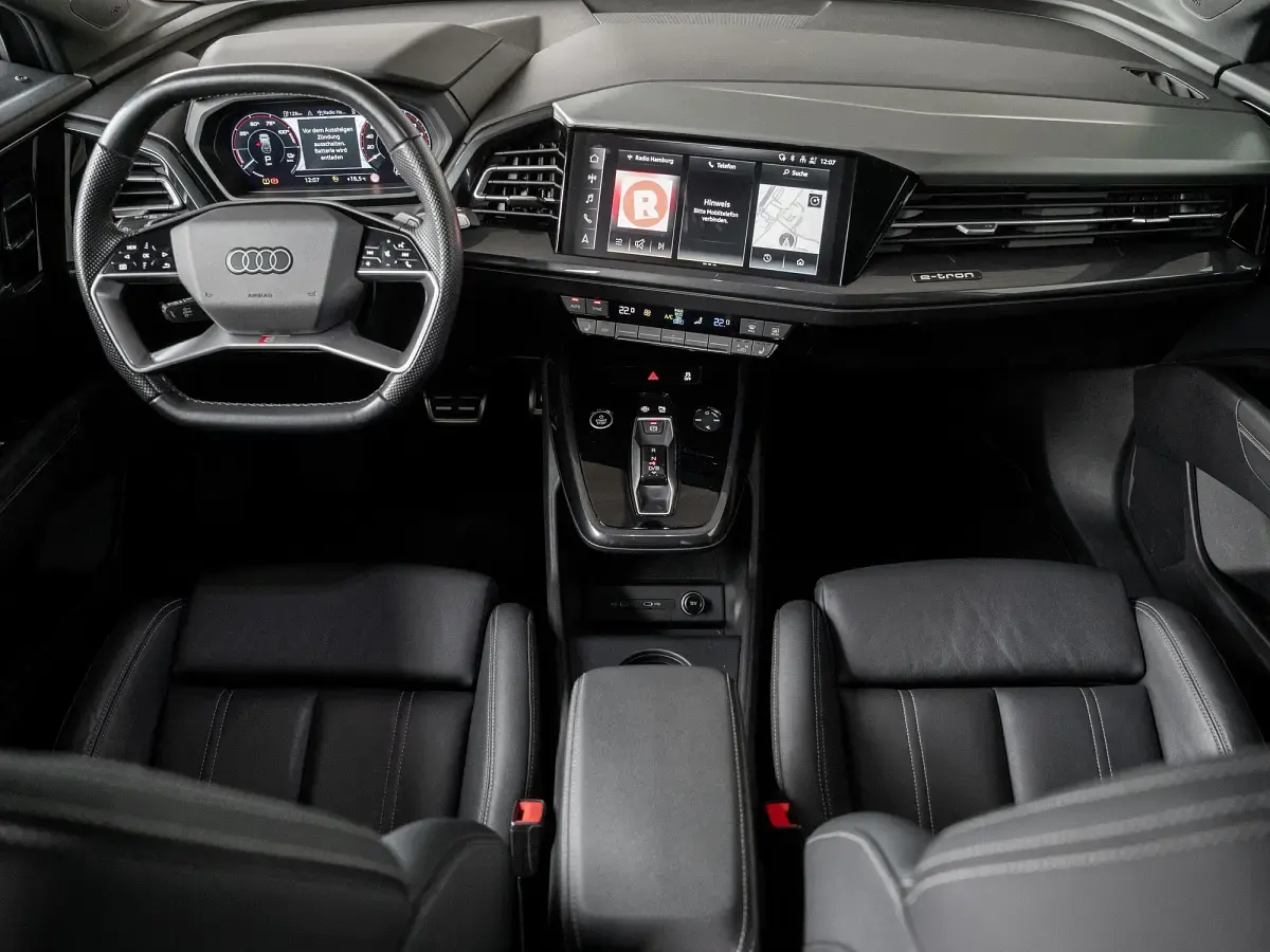 Gebraucht Audi Q4 e-tron Ambiente 219 kW (299 PS) 2023 Grau / taifungrau SUV