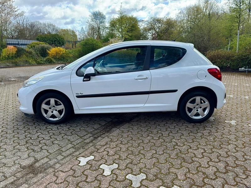 Gebraucht Peugeot 207 95 PS (69 kW) 2009 Weiß Kleinwagen