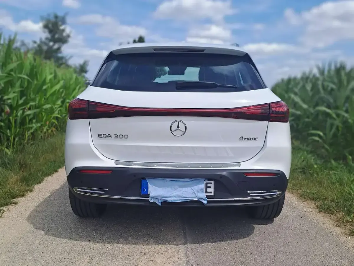 Gebraucht Mercedes EQA300 167 kW (228 PS) 2024 Weiß SUV