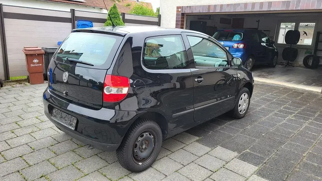 Gebraucht VW Fox 54 PS (39 kW) 2007 Schwarz Kleinwagen