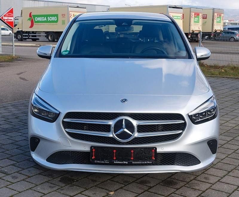 Gebraucht Mercedes B200 Business 163 PS (119 kW) 2019 Iridiumsilber (metallic) Van / Kleinbus
