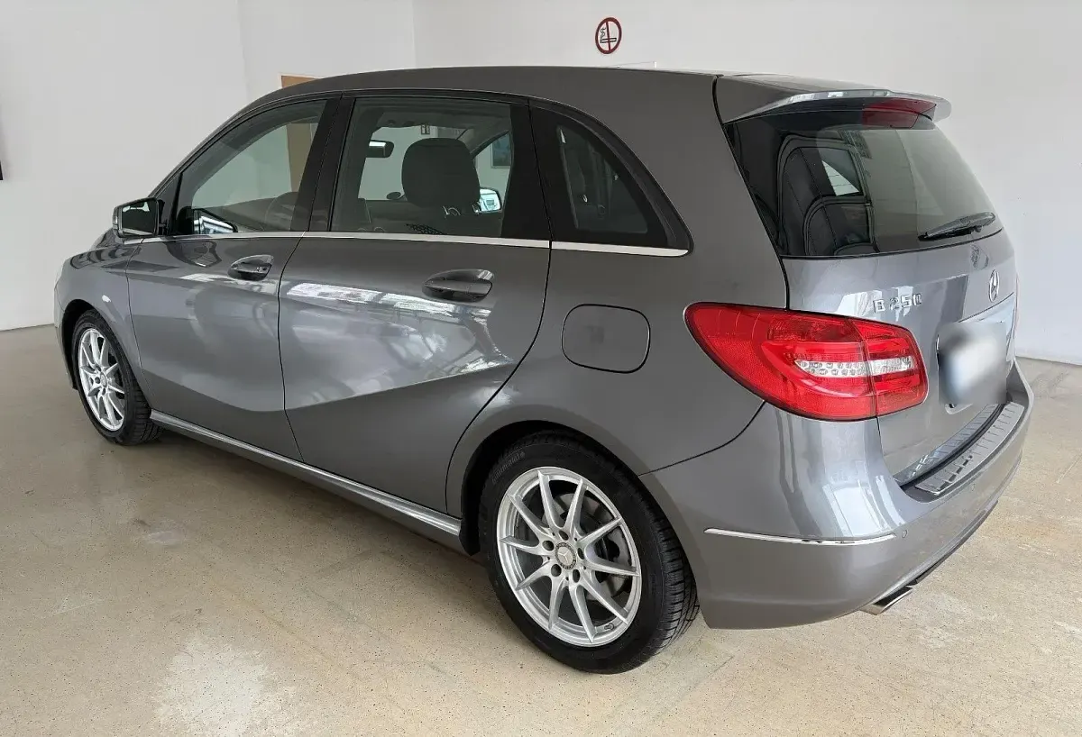 Gebraucht Mercedes B250 211 PS (155 kW) 2013 Grau Kleinwagen