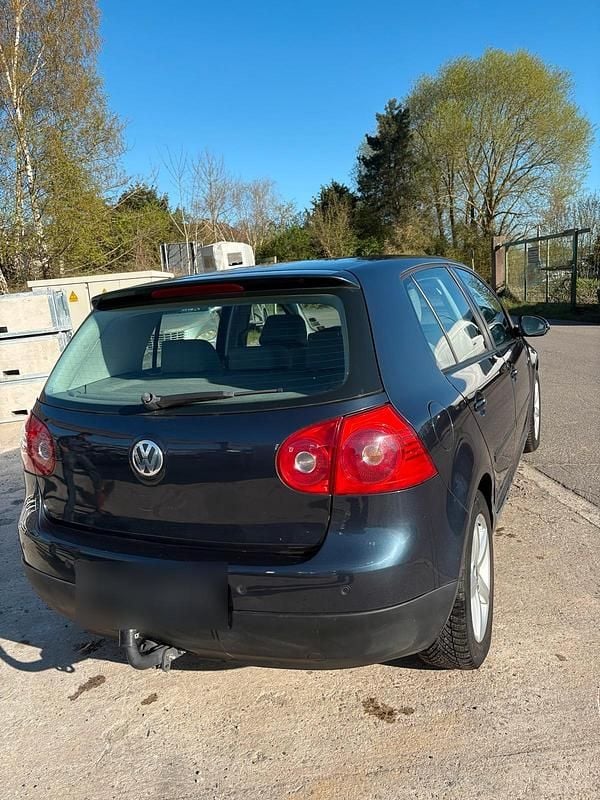 Second-hand VW Golf V 105 CP (77 kW) 2004 Albastru Hatchback