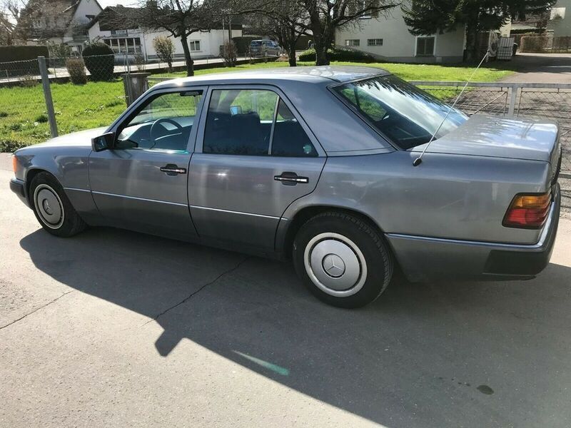 Gebraucht Mercedes E230 132 PS (97 kW) 1990 Grau Limousine